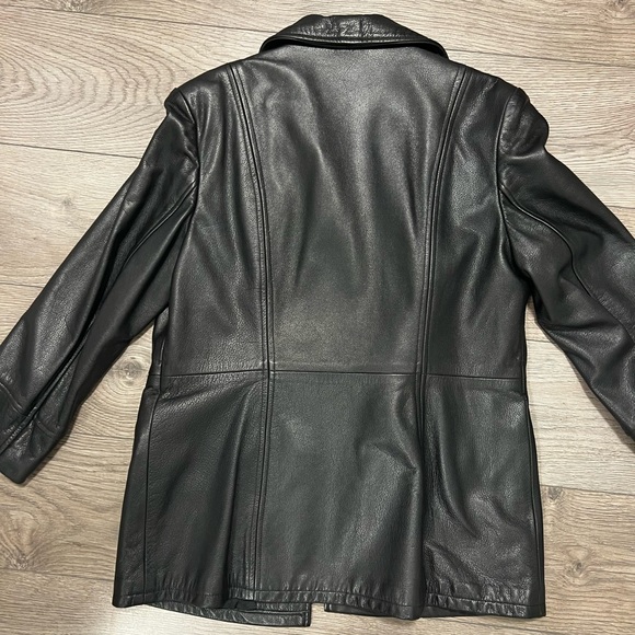 100% UNISEX LEATHER JACKET Made in Canada & in pristine condition - Picture 2 of 6